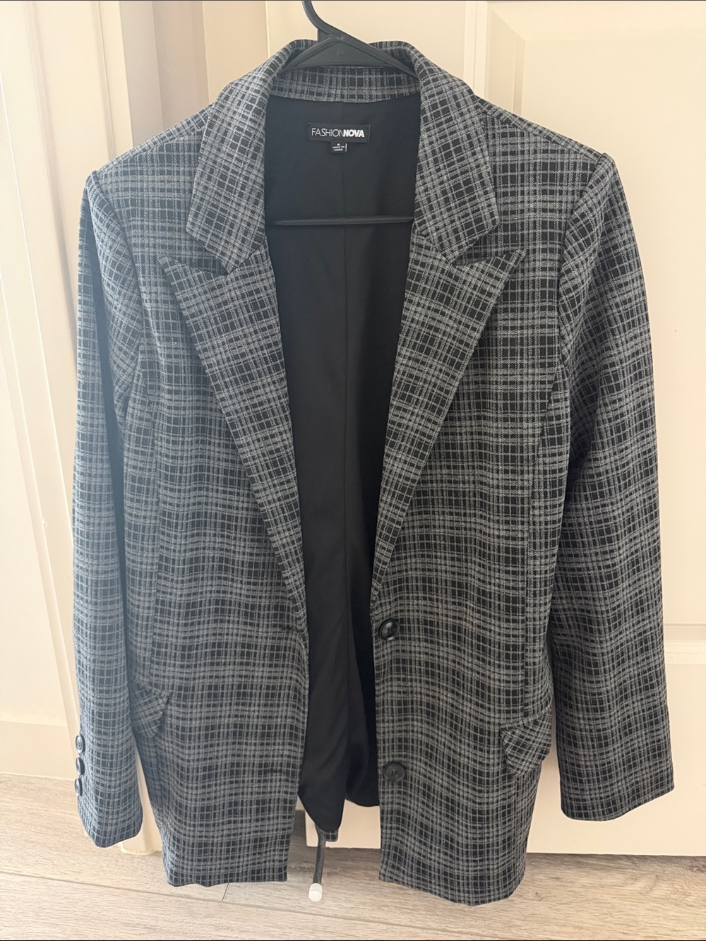 Fashion Nova Men's Black & Gray Plaid Sport Coat